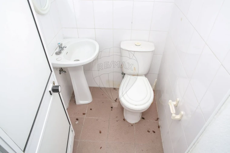 Prédio para Venda em Sacavém e Prior Velho Foto 9