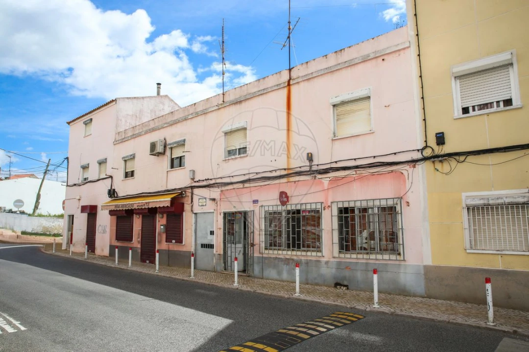 Prédio para Venda em Sacavém e Prior Velho Foto 43