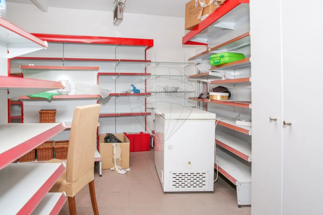 Prédio para Venda em Sacavém e Prior Velho Foto 4