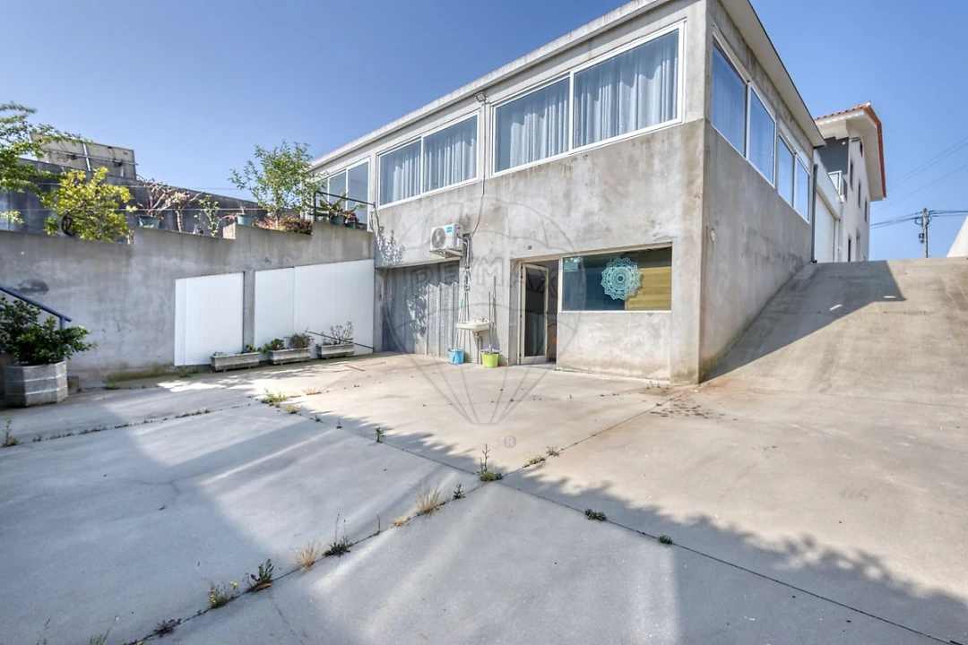 Moradia T4 para Venda em Rio Mau e Arcos Foto 34