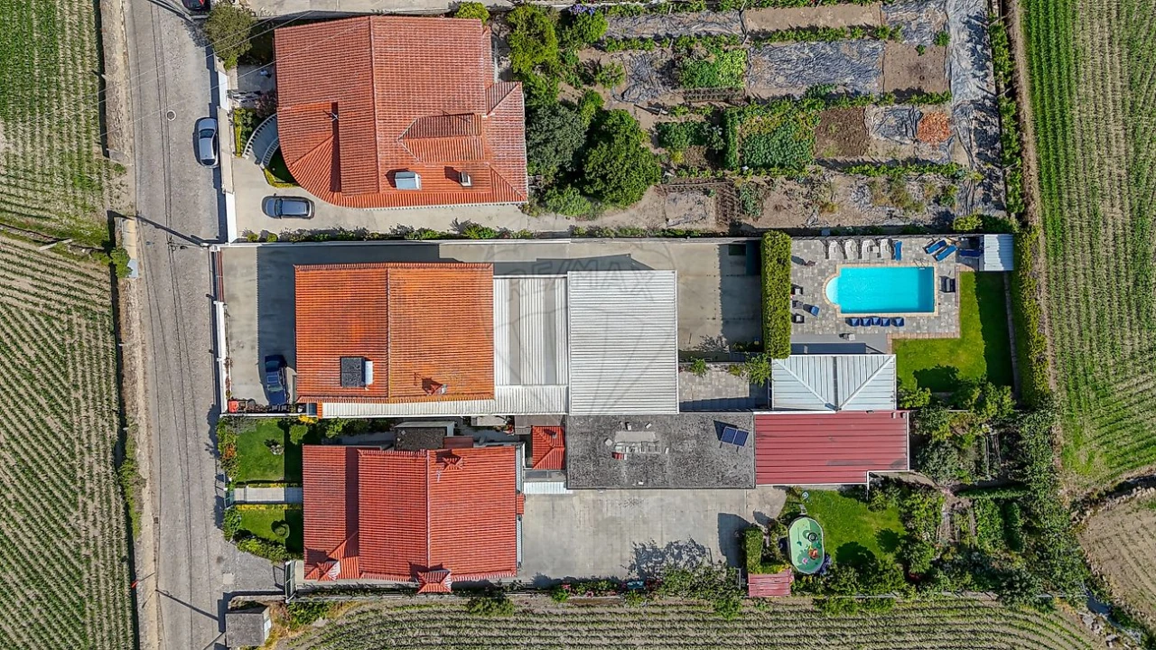 Moradia T4 para Venda em Rio Mau e Arcos Foto 4