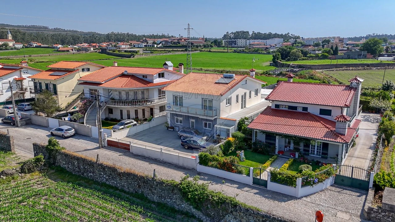 Moradia T4 para Venda em Rio Mau e Arcos Foto 12