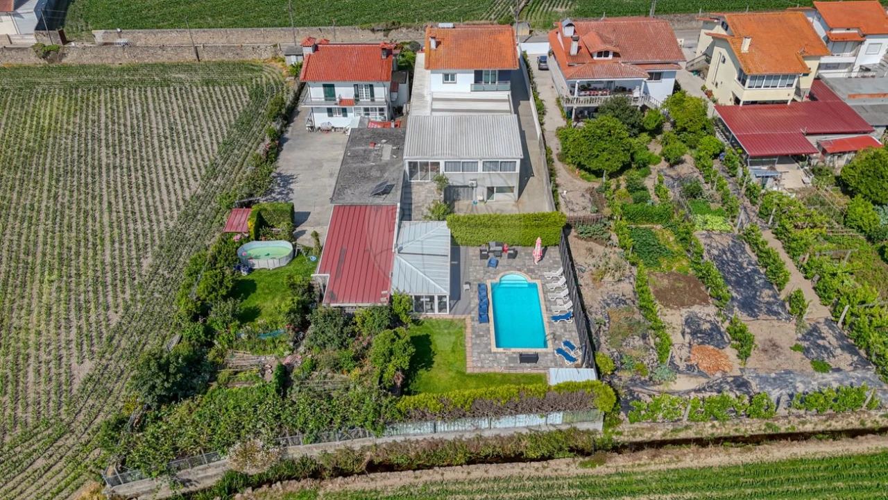 Moradia T4 para Venda em Rio Mau e Arcos Foto 7