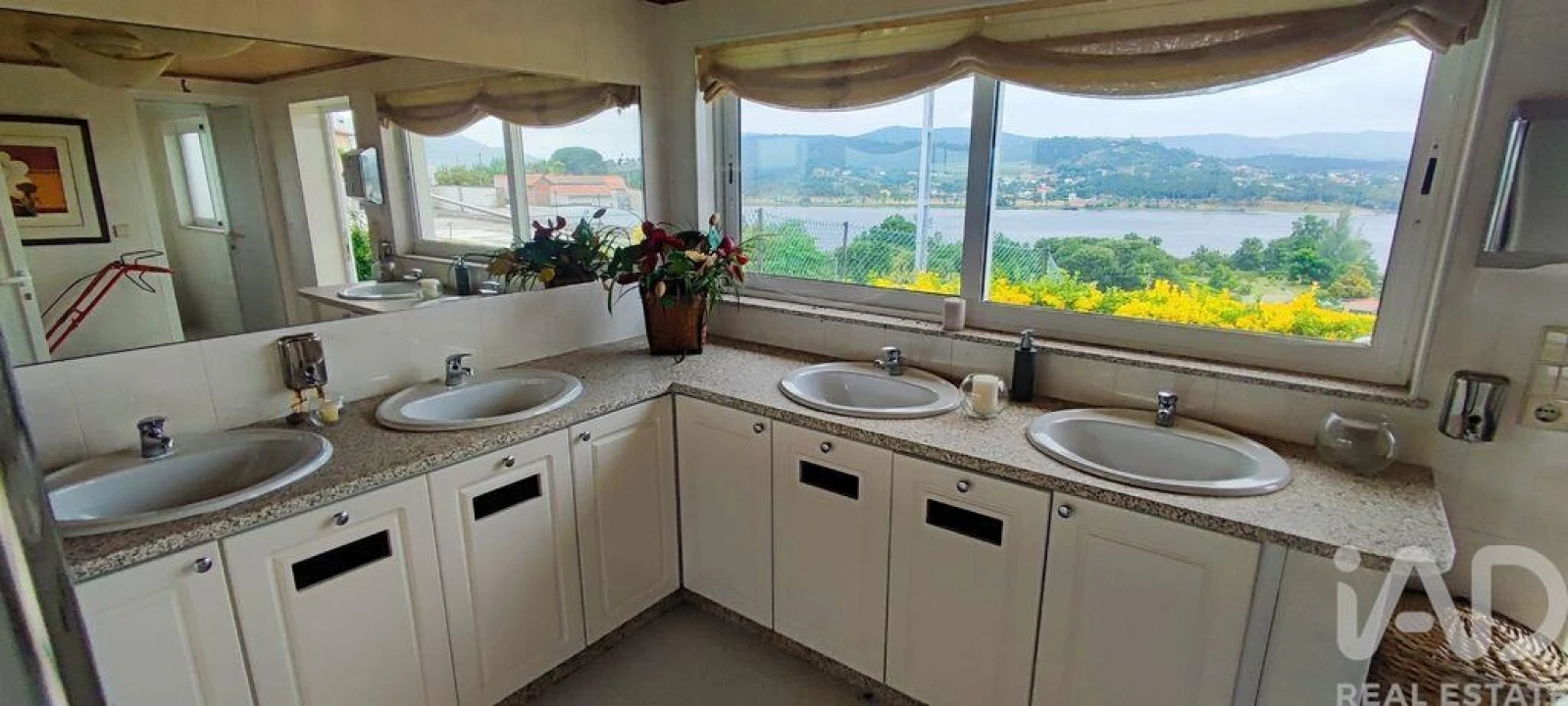 Moradia T7 para Venda em Gondarem Foto 23