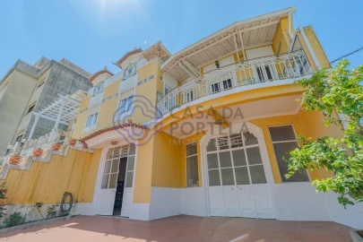 Moradia T5 para Venda em Paranhos
