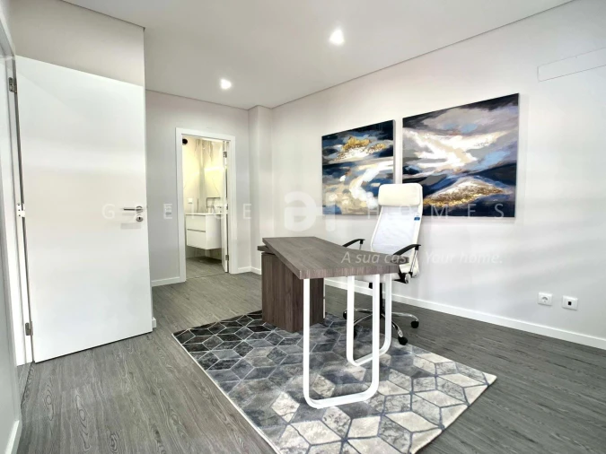 Apartamento T3 para Venda em Quelfes Foto 9