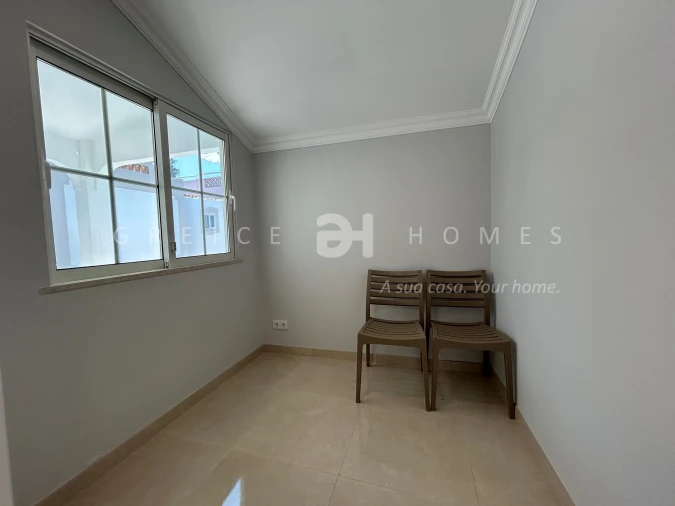 Moradia T7 para Venda em Almancil Foto 11