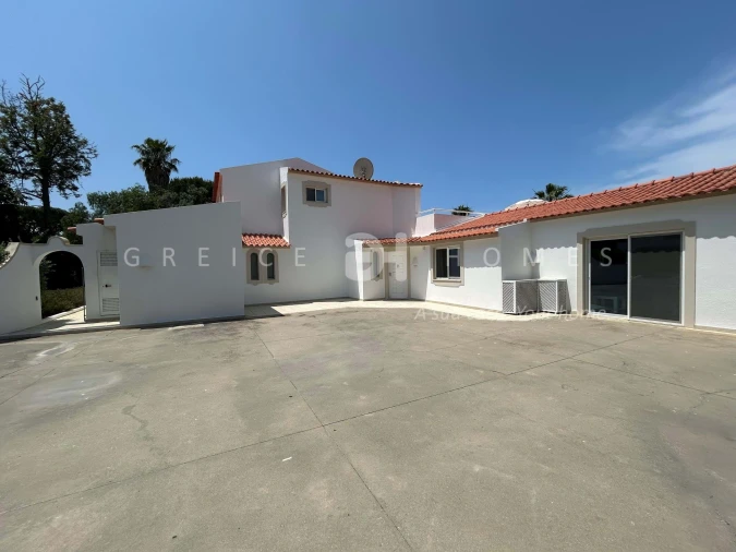 Moradia T7 para Venda em Almancil Foto 3