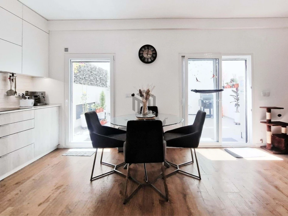 Apartamento T2 para Venda em Sacavém e Prior Velho Foto 5