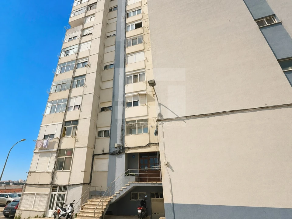 Apartamento T1 para Venda em Águas Livres Foto 1