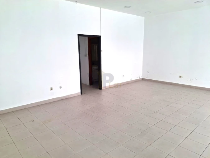 Loja para Arrendamento em Aguas Santas Foto 8