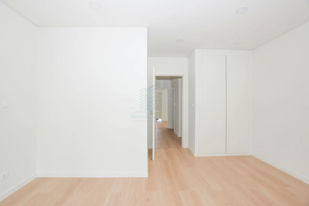 Apartamento T2 para Venda em Pontinha e Famões Foto 31