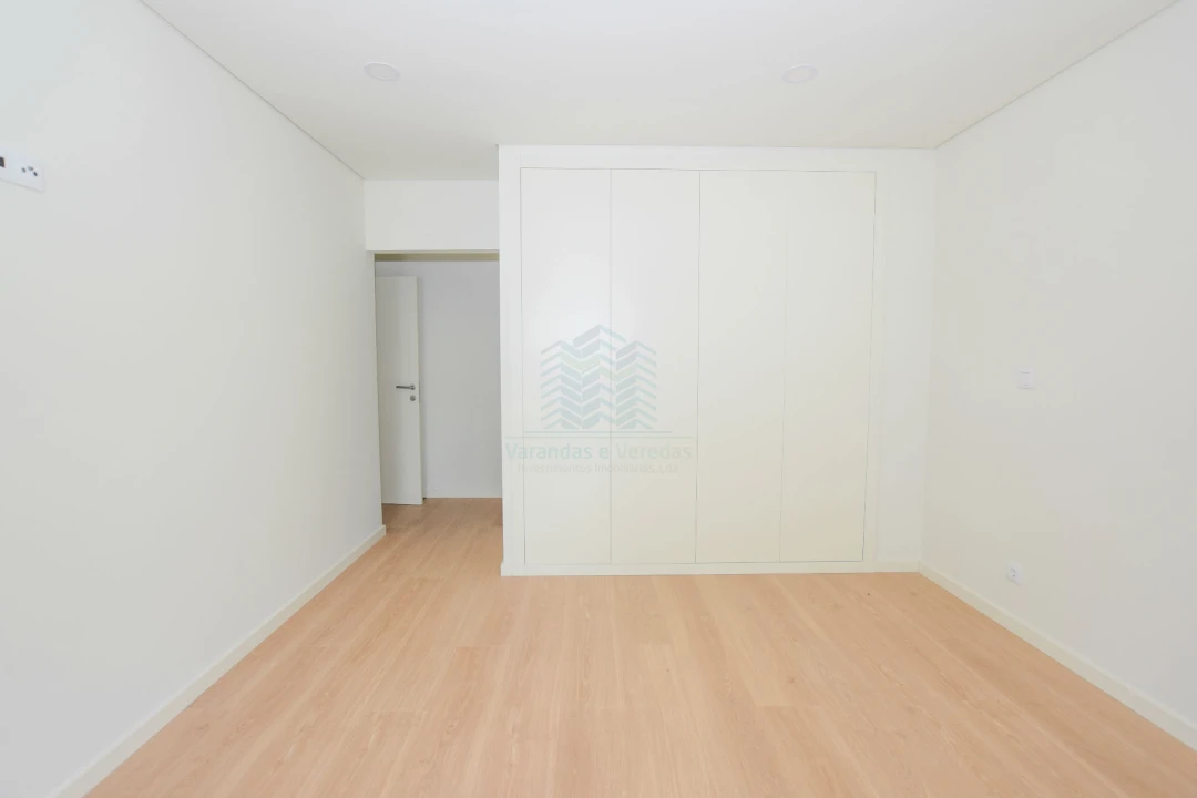 Apartamento T2 para Venda em Pontinha e Famões Foto 35