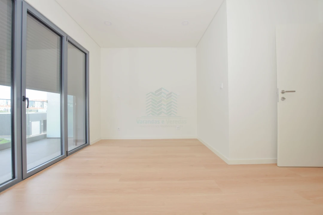 Apartamento T2 para Venda em Pontinha e Famões Foto 26