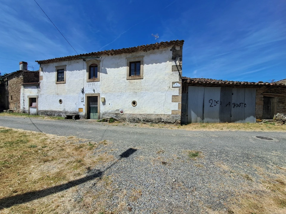 Moradia T3 para Venda em Vilar Seco Foto 1