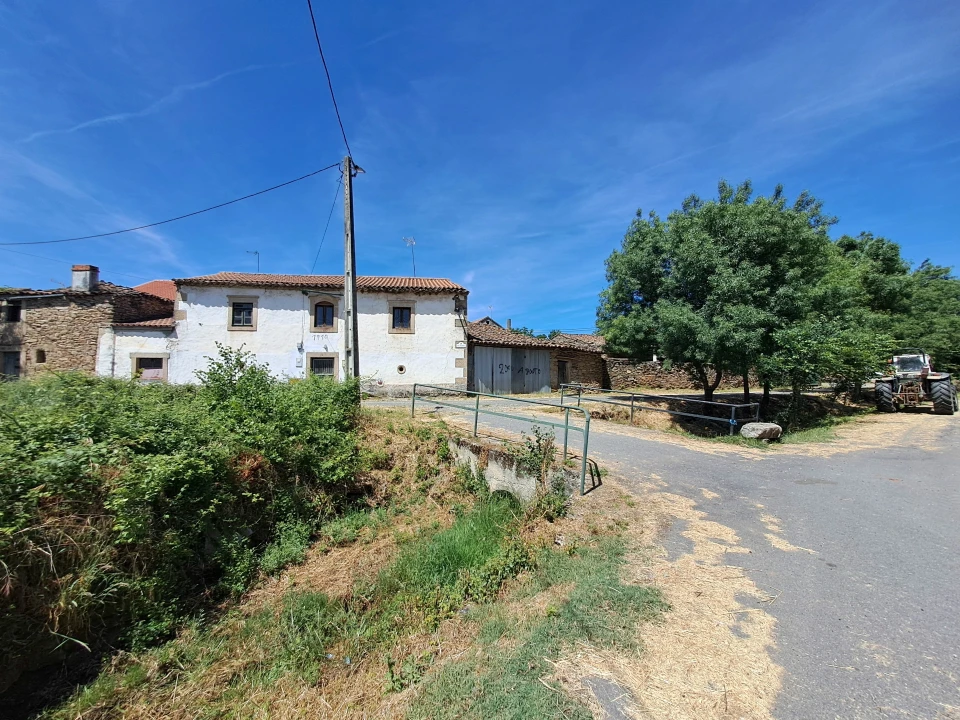 Moradia T3 para Venda em Vilar Seco Foto 6