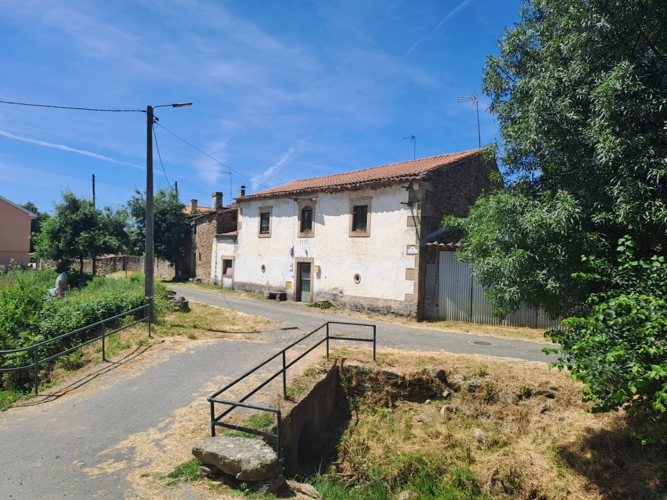 Moradia T3 para Venda em Vilar Seco Foto 4