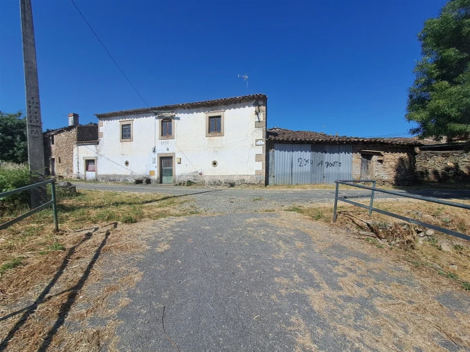 Moradia T3 para Venda em Vilar Seco Foto 3