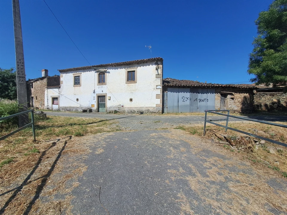 Moradia T3 para Venda em Vilar Seco Foto 3