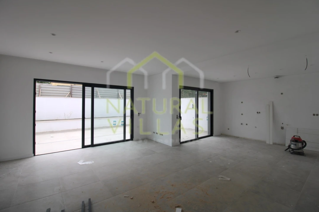 Moradia T3 para Venda em Armação de Pera Foto 5