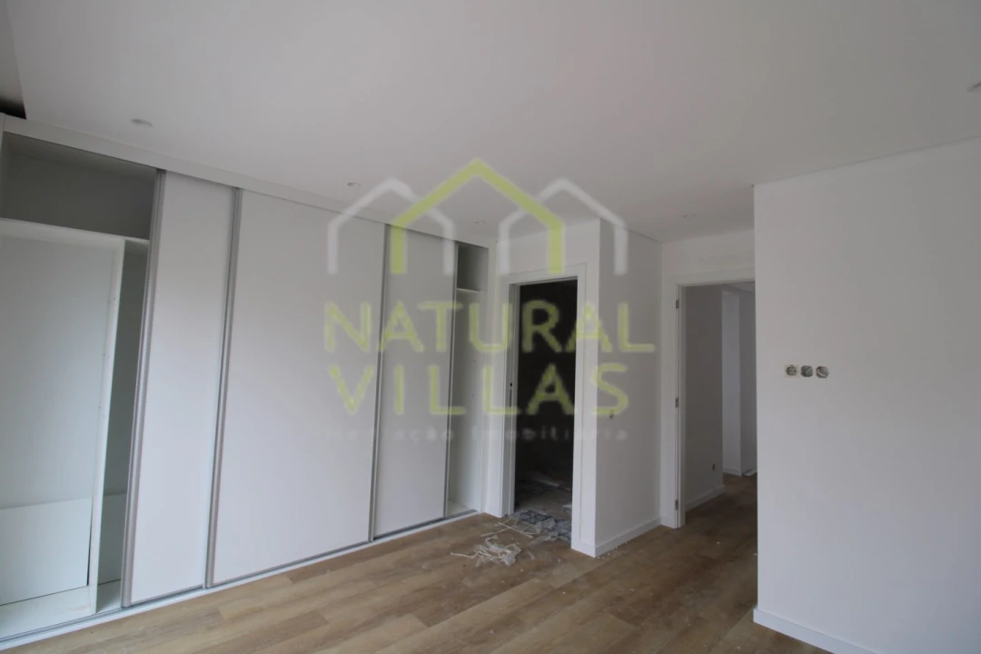 Moradia T3 para Venda em Armação de Pera Foto 10