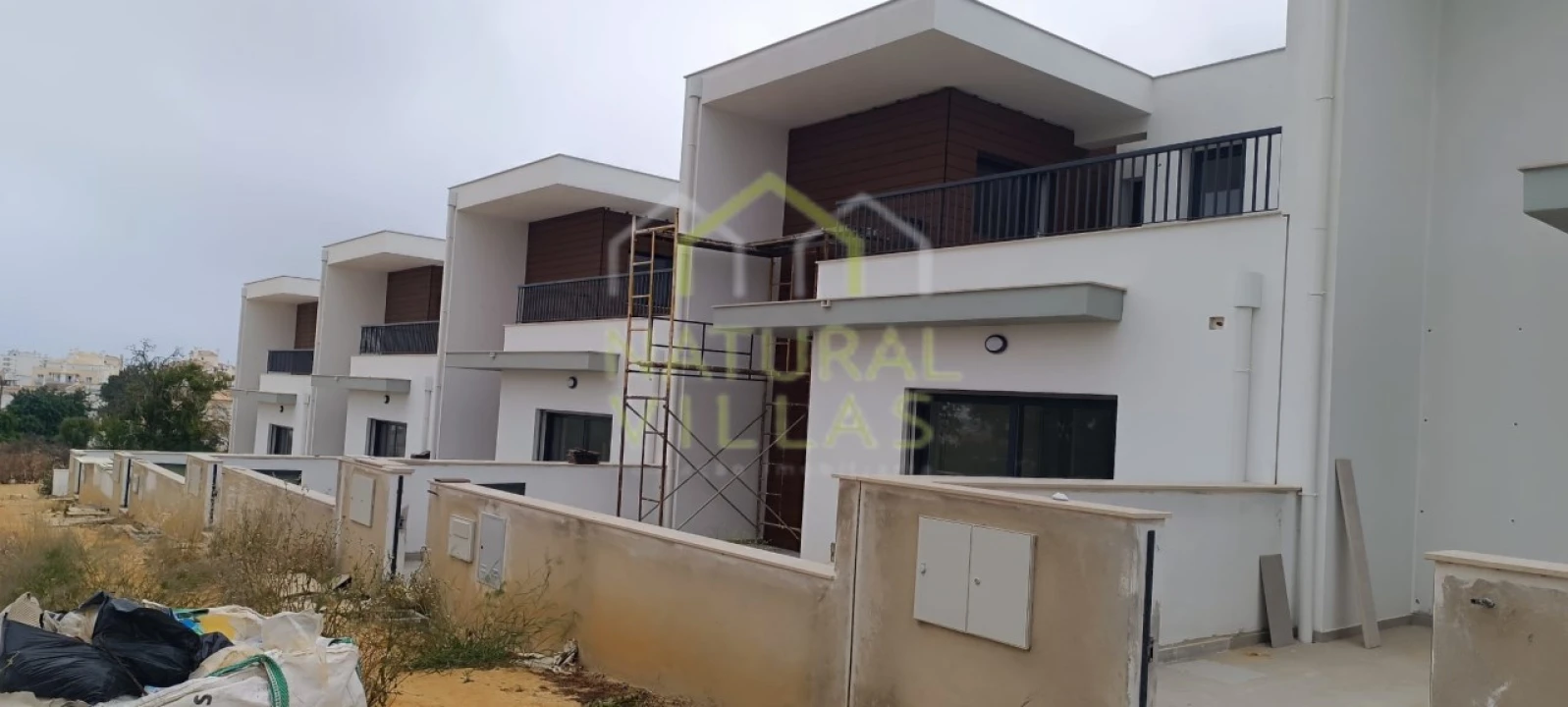 Moradia T3 para Venda em Armação de Pera Foto 1