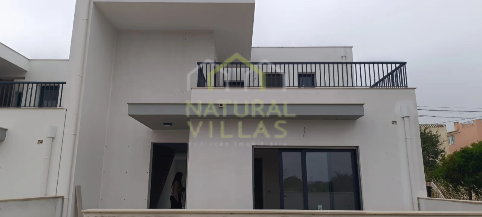 Moradia T3 para Venda em Armação de Pera Foto 3