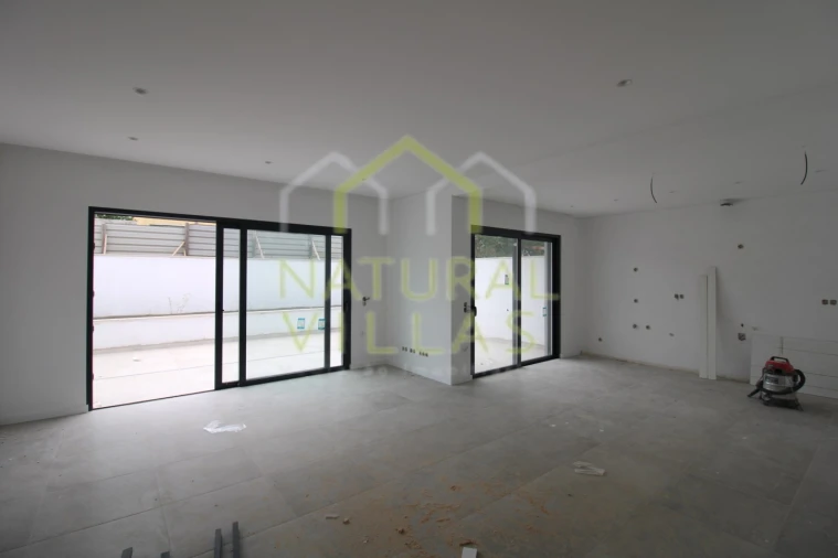 Moradia T3 para Venda em Armação de Pera Foto 2