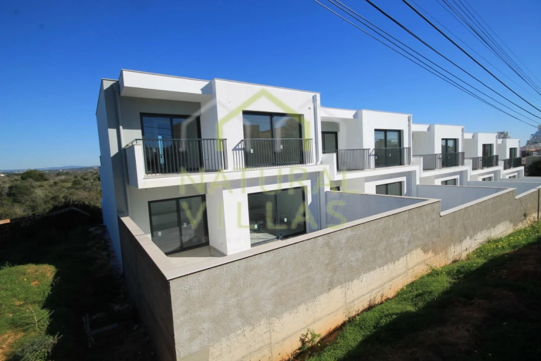 Moradia T3 para Venda em Armação de Pera Foto 1