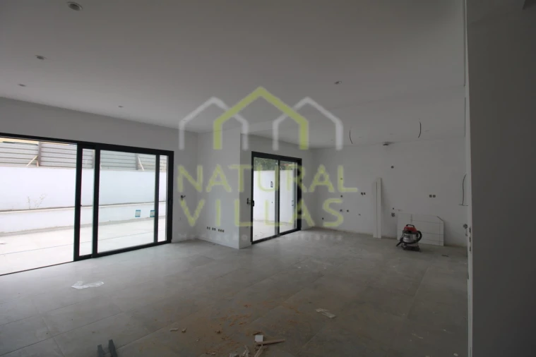 Moradia T3 para Venda em Armação de Pera Foto 5