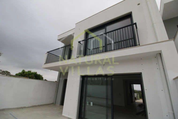 Moradia T3 para Venda em Armação de Pera Foto 18