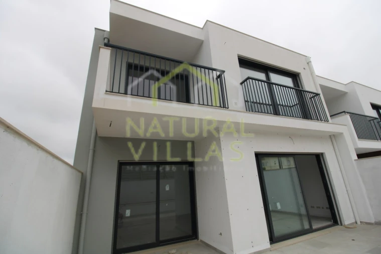 Moradia T3 para Venda em Armação de Pera