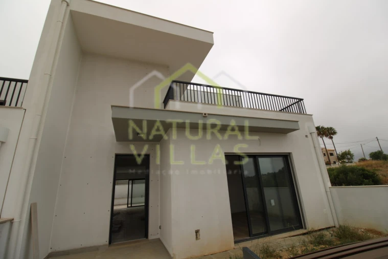 Moradia T3 para Venda em Armação de Pera Foto 17