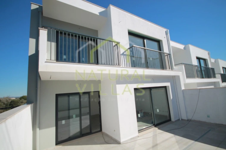 Moradia T3 para Venda em Armação de Pera Foto 1