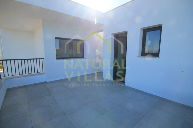 Moradia T3 para Venda em Armação de Pera Foto 7