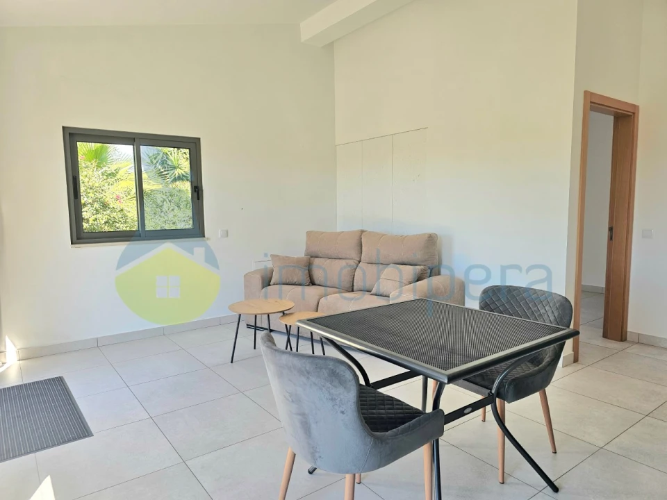 Moradia T1 para Venda em Armação de Pera Foto 8