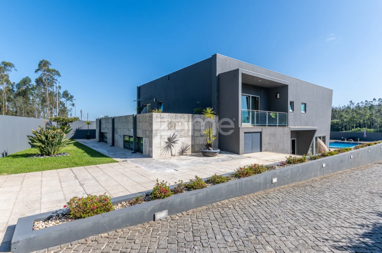 Moradia T4 para Venda em Junqueira Foto 3