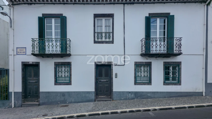 Moradia T7 para Venda em Ponta Delgada (São Sebastião)