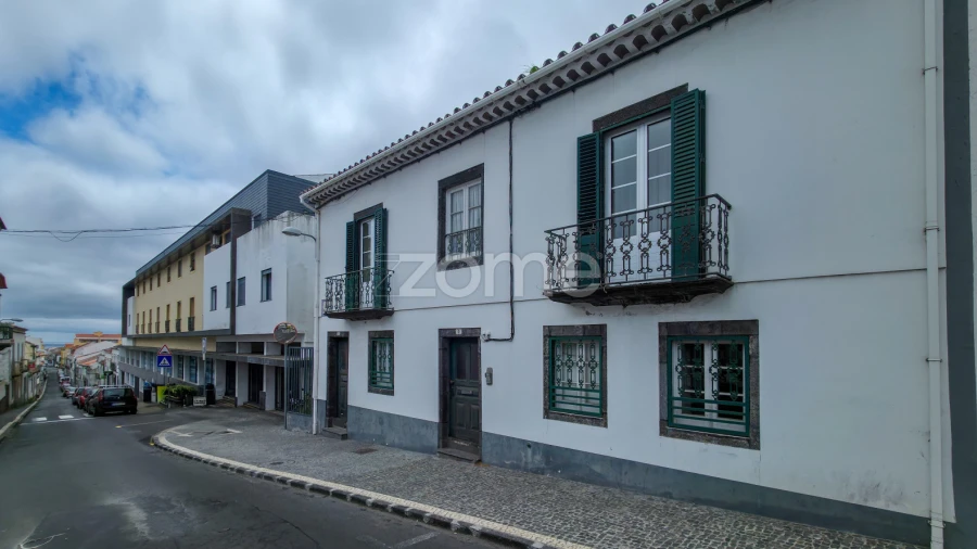 Moradia T7 para Venda em Ponta Delgada (São Sebastião)