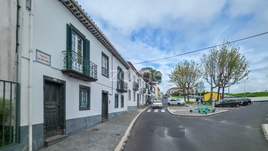 Moradia T7 para Venda em Ponta Delgada (São Sebastião)