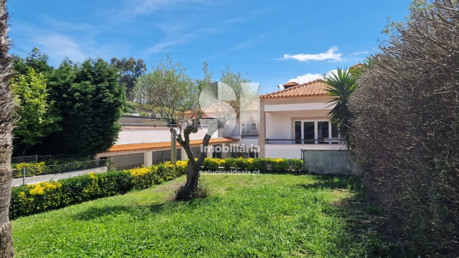 Moradia T5 para Venda em Rebordosa Foto 1