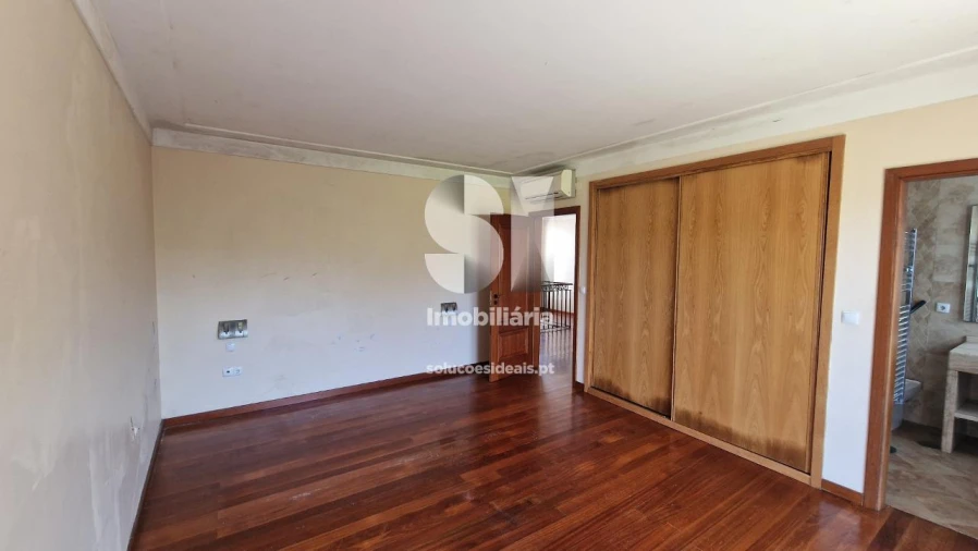 Moradia T5 para Venda em Rebordosa Foto 29