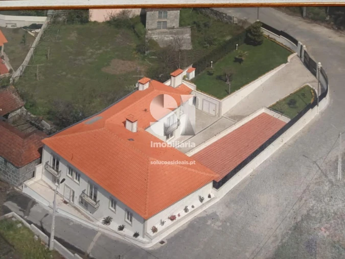 Moradia T5 para Venda em Rebordosa Foto 2