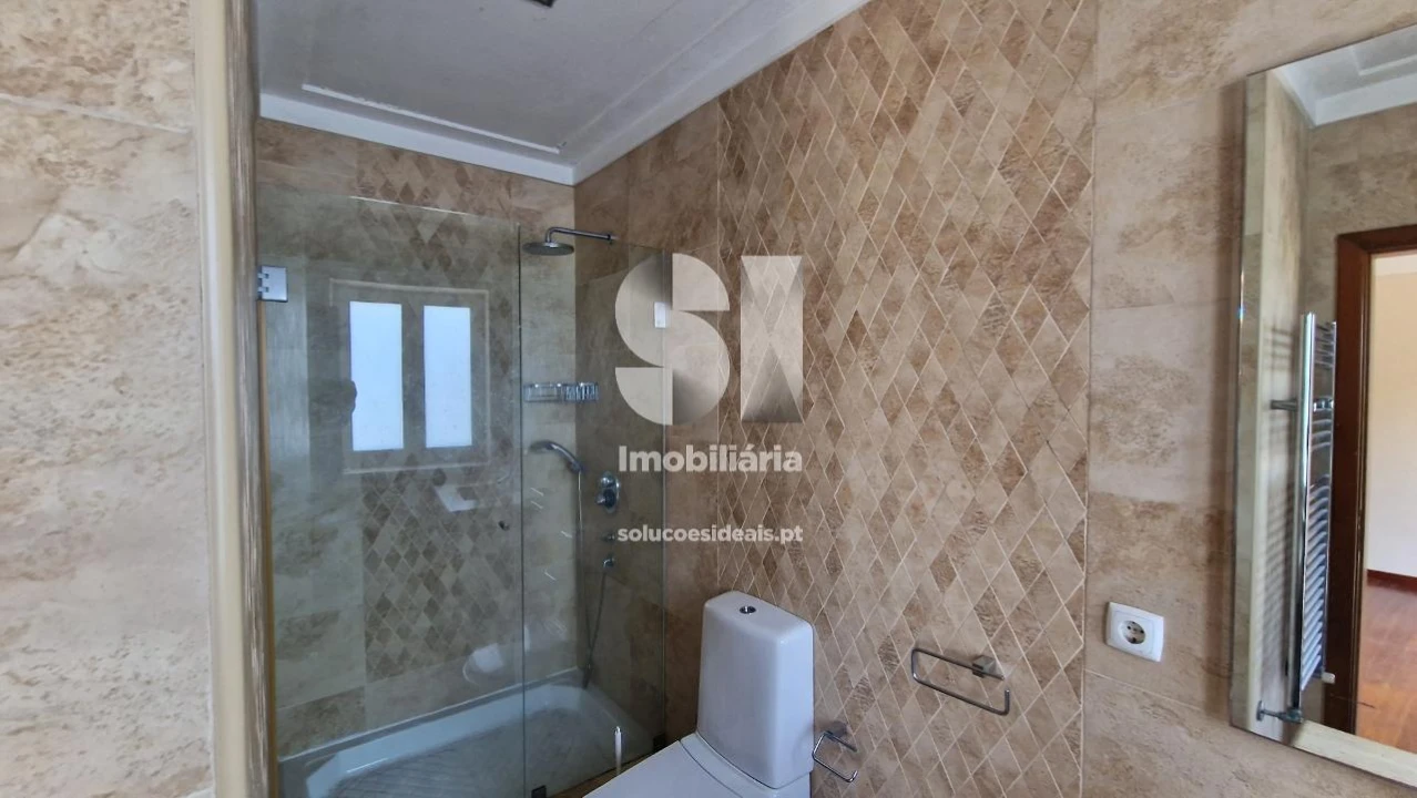 Moradia T5 para Venda em Rebordosa Foto 31