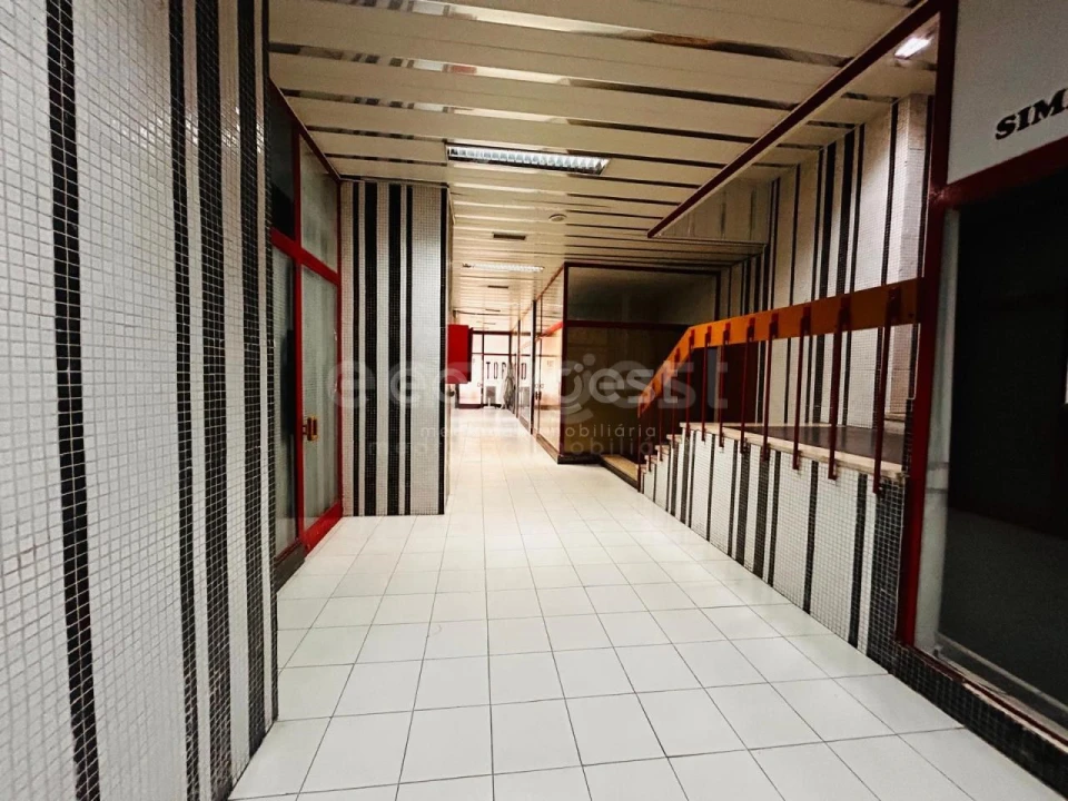 Loja para Venda em Póvoa de Santa Iria e Forte da Casa Foto 10