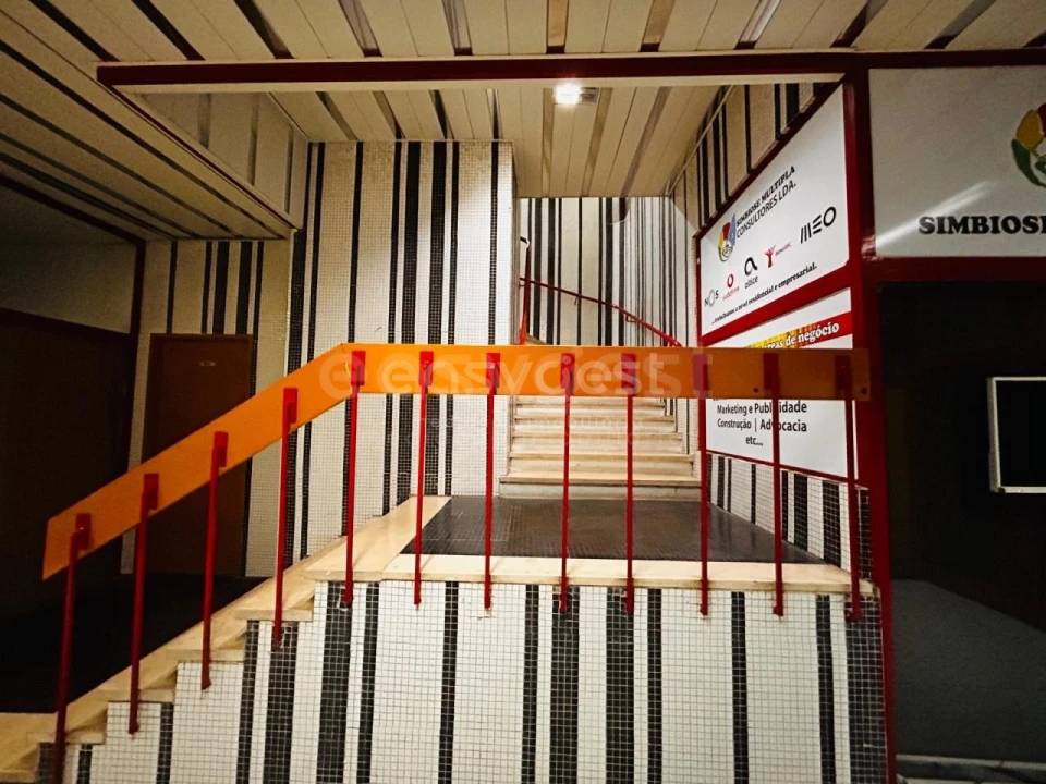 Loja para Venda em Póvoa de Santa Iria e Forte da Casa Foto 11