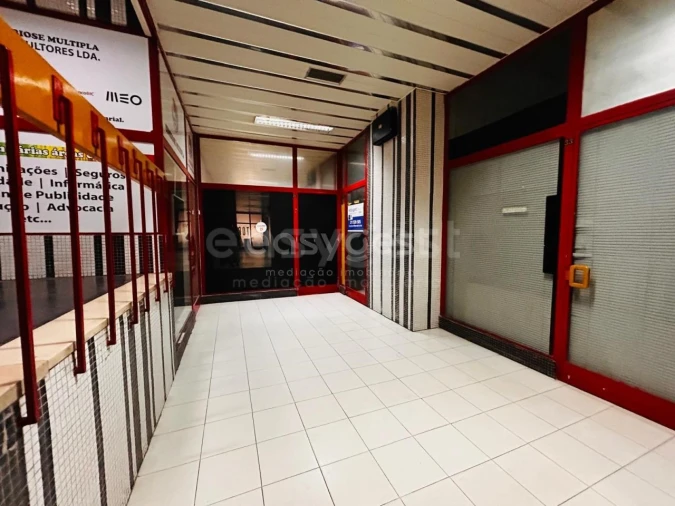 Loja para Venda em Póvoa de Santa Iria e Forte da Casa Foto 12