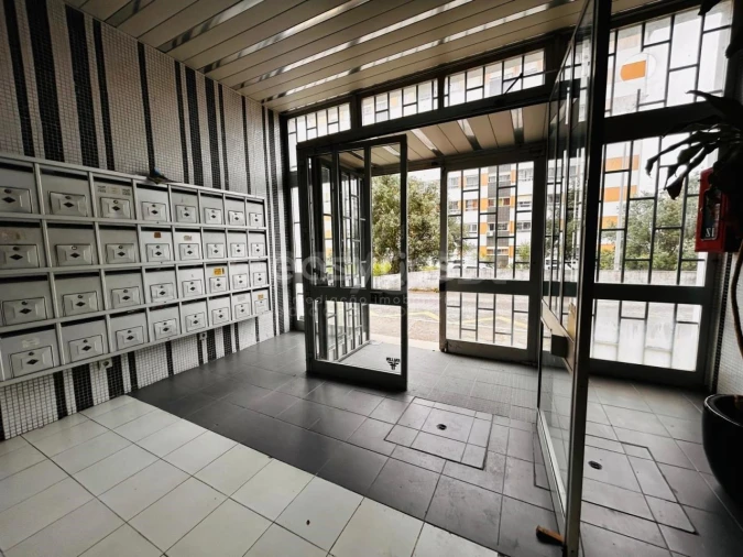 Loja para Venda em Póvoa de Santa Iria e Forte da Casa Foto 13