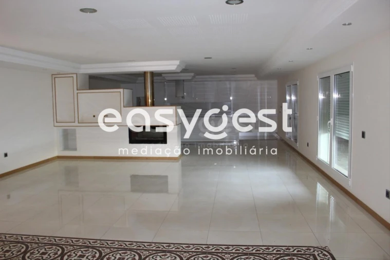 Moradia T7 para Venda em Bidoeira de Cima Foto 4