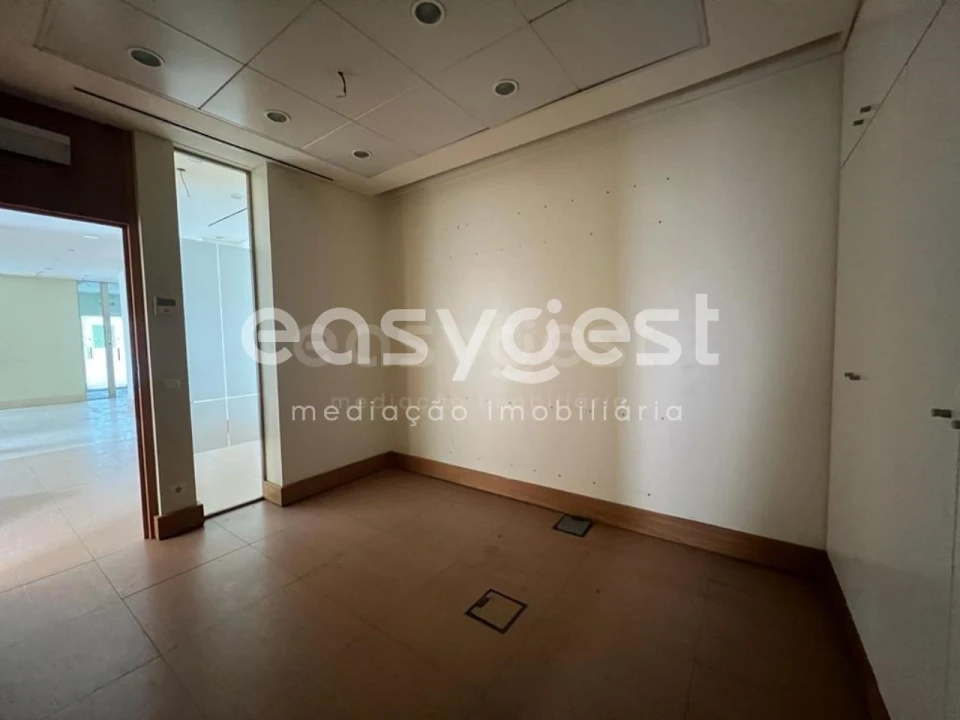 Loja para Venda em Maceira Foto 9